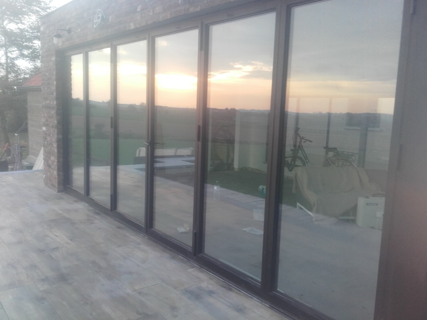 Terras in houtlook langs de veranda, foto 3