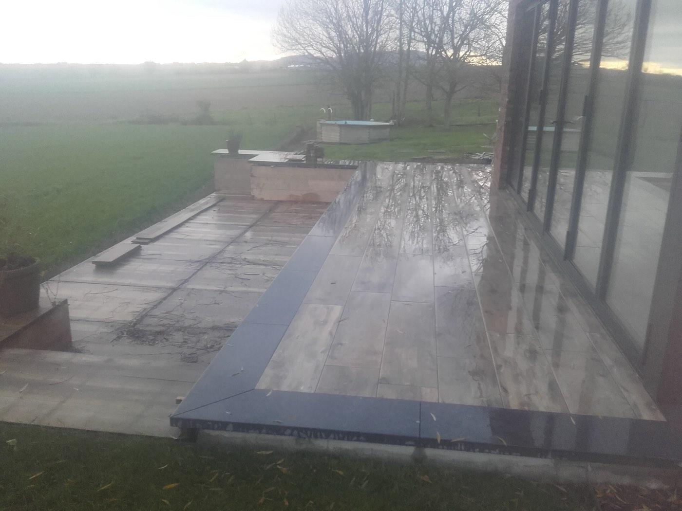 Terras in houtlook langs de veranda, foto 5