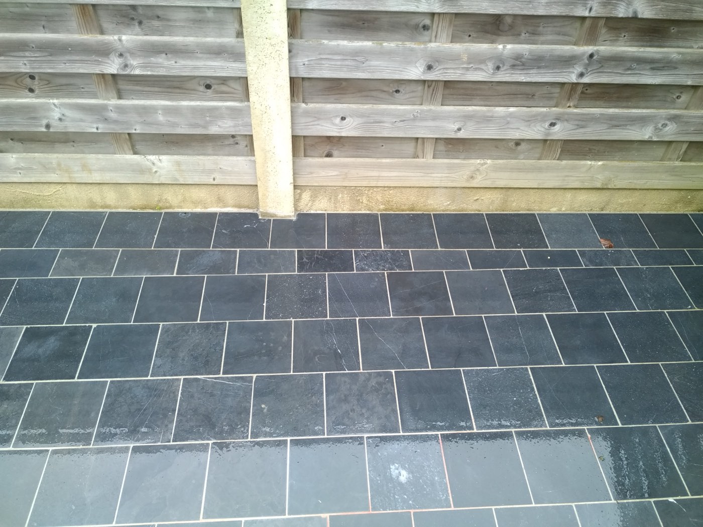 Terras en paden bij het tuinhuis, foto 3