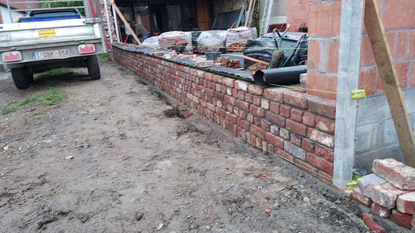 Tuinmuur en berging in recuperatiesteen, foto 1