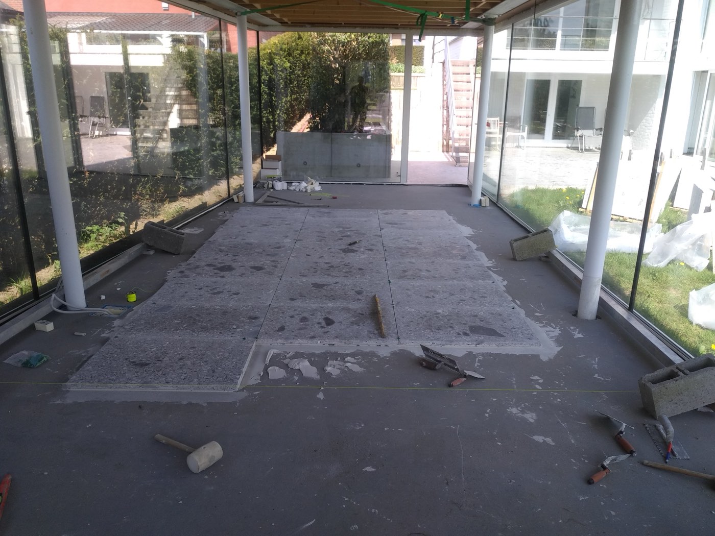 Vloer onder de overkapping, foto 2