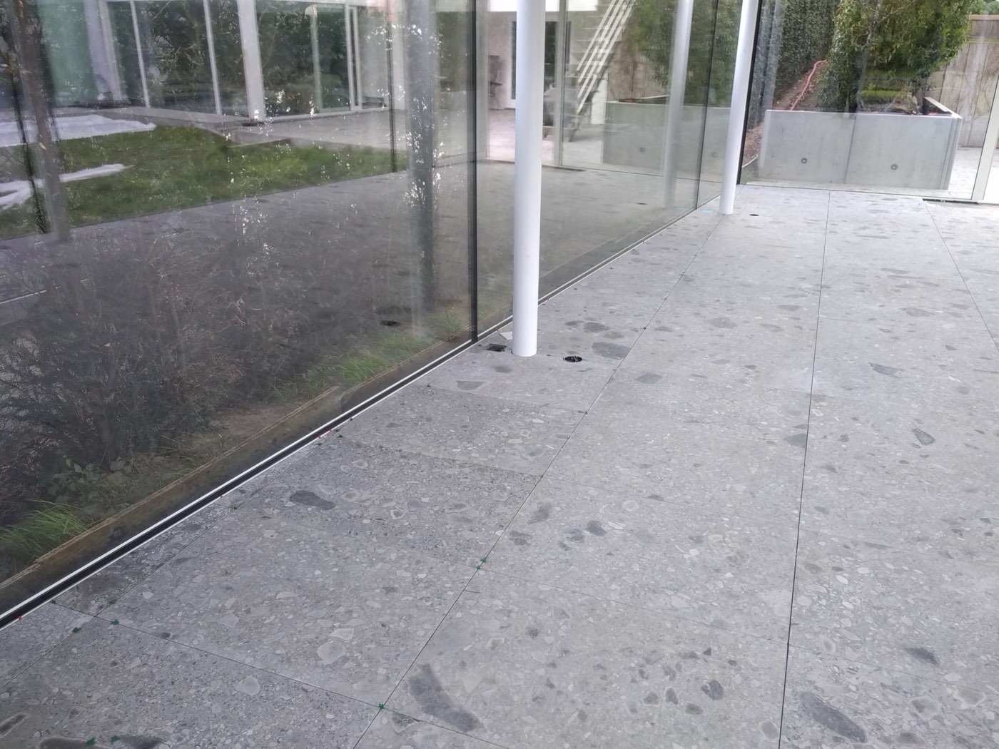 Vloer onder de overkapping, foto 6